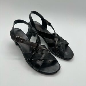 Munro Women’s Strappy Sandals US 7.5 Black